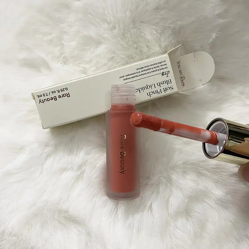 Rare Beauty – Blush Liquide Longue Tenue | Teint Éclatant & Naturel