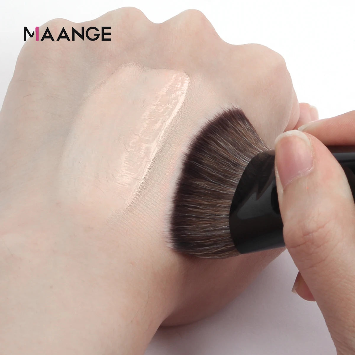 Pinceau Kabuki Plat MAANGE – Brosse Fond de Teint Liquide & Crème, Fibres Ultra-Douces, Application Parfaite