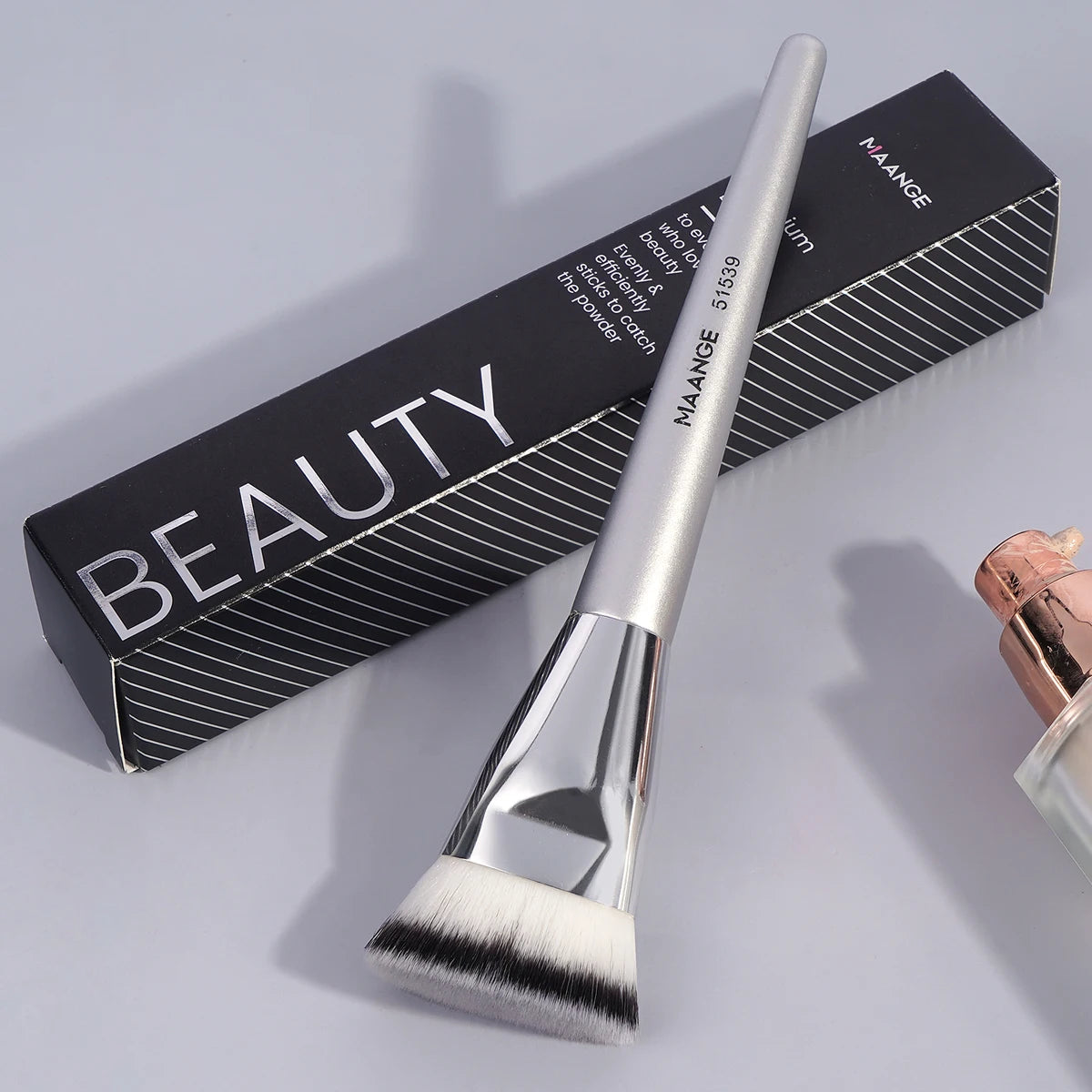Pinceau Kabuki Plat MAANGE – Brosse Fond de Teint Liquide & Crème, Fibres Ultra-Douces, Application Parfaite