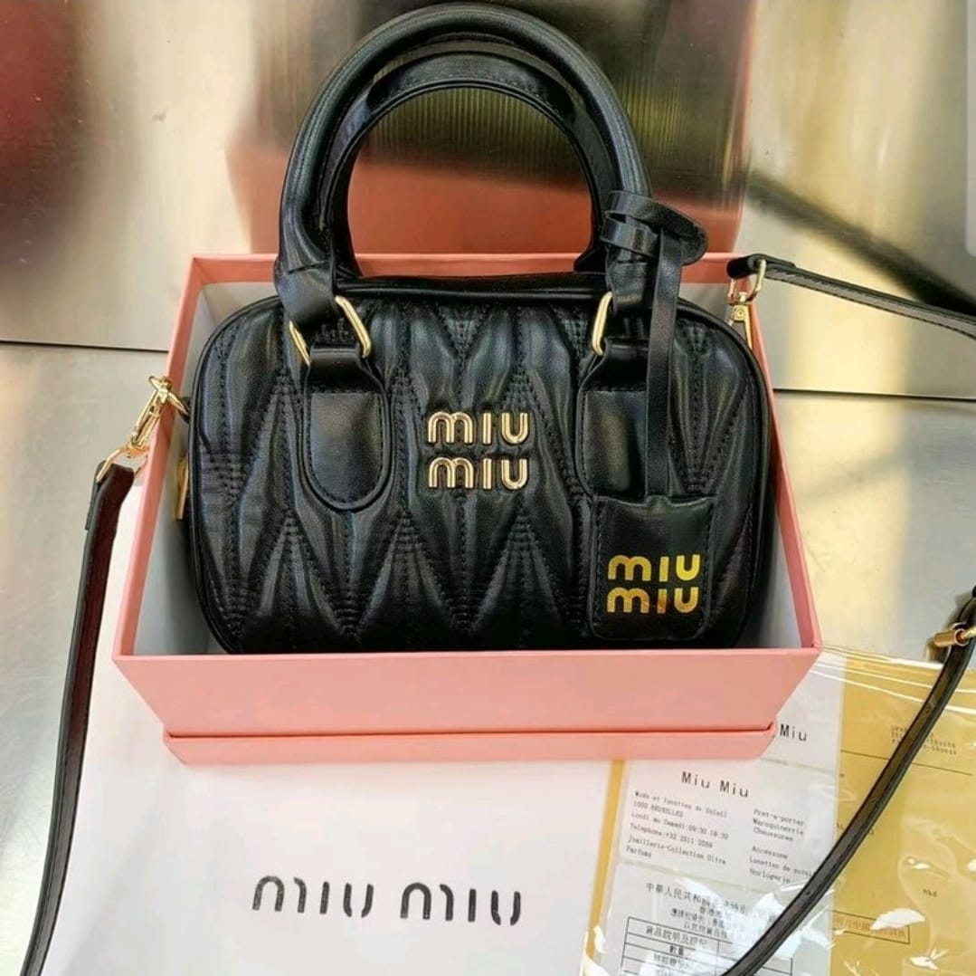 Sac à Main Miu Miu en Cuir Matelassé – Bandoulière Amovible – 20 cm