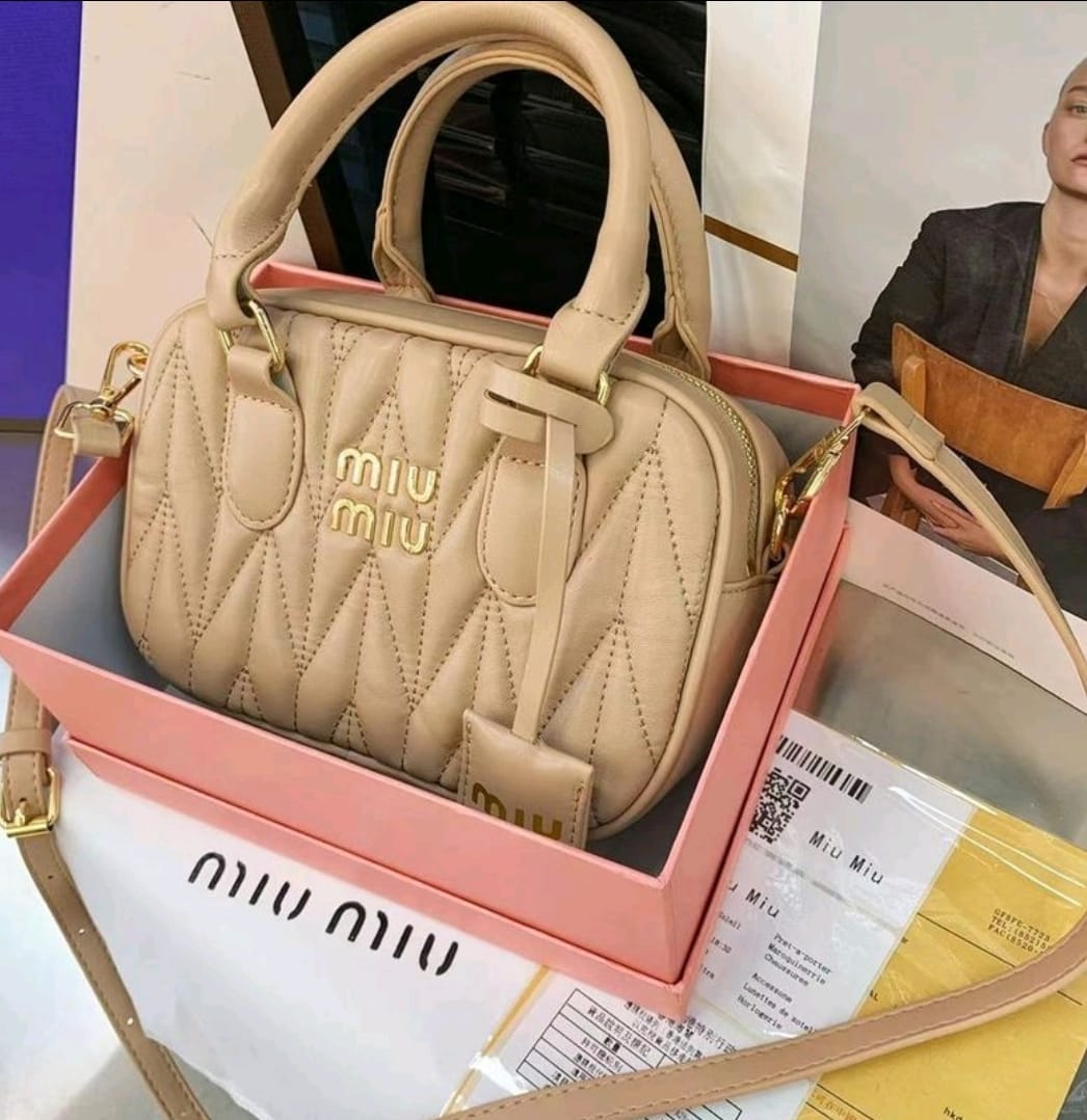 Sac à Main Miu Miu en Cuir Matelassé – Bandoulière Amovible – 20 cm