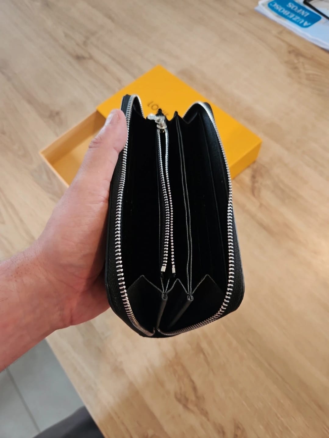 Portefeuille zippé damier noir – 20 x 15 cm – Grande capacité