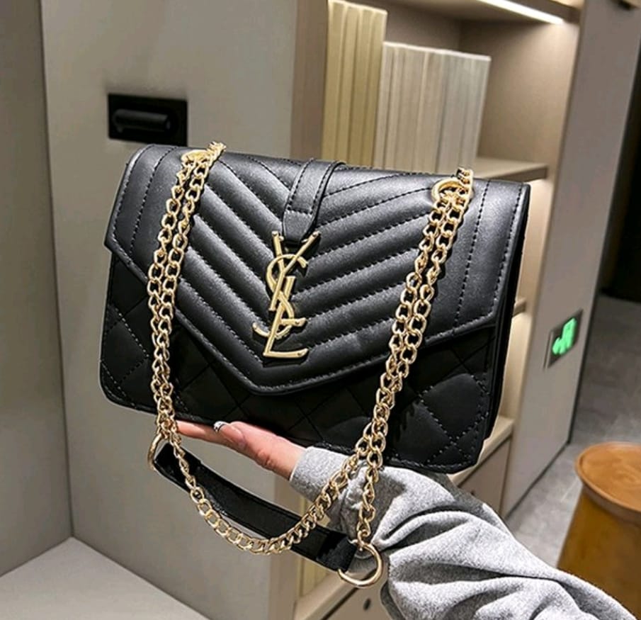 Sac bandoulière matelassé noir – Chaîne dorée et design chic
