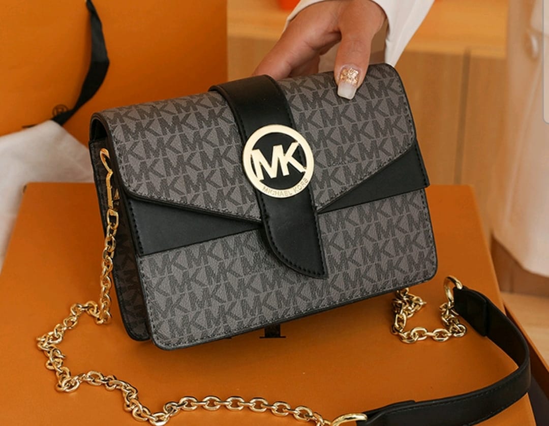 Sac à bandoulière femme tendance – Style luxe, Mickael Kors, chaîne dorée